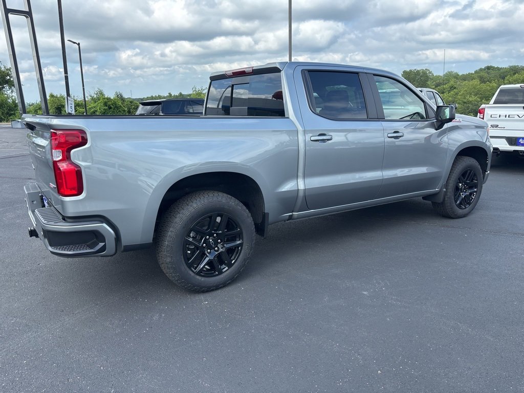 2025 Chevrolet Silverado 1500 RST photo 2