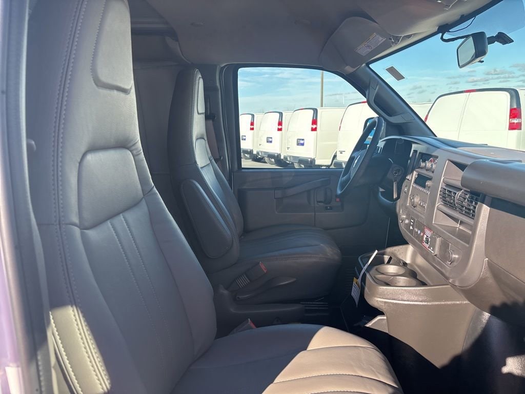 2025 Chevrolet Express Cargo Work Van - Photo 44