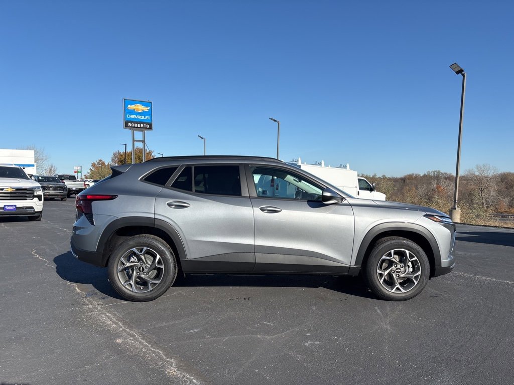 2026 Chevrolet Trax LT photo 2