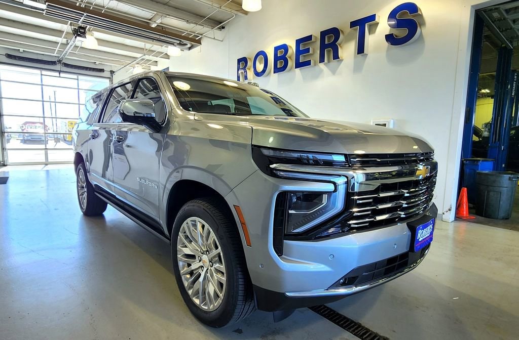 Used 2025 Chevrolet Suburban Premier with VIN 1GNS6FR83SR361344 for sale in Kansas City
