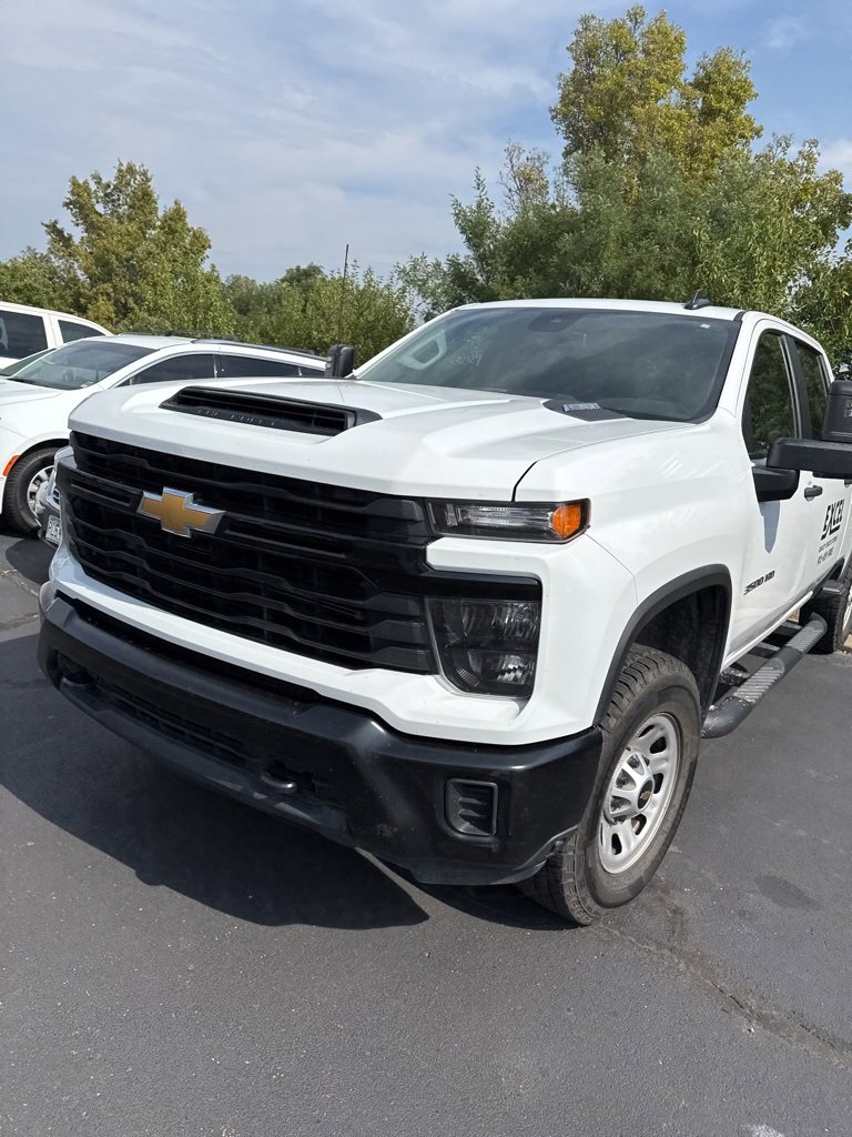 2024 Chevrolet Silverado 3500HD photo 2