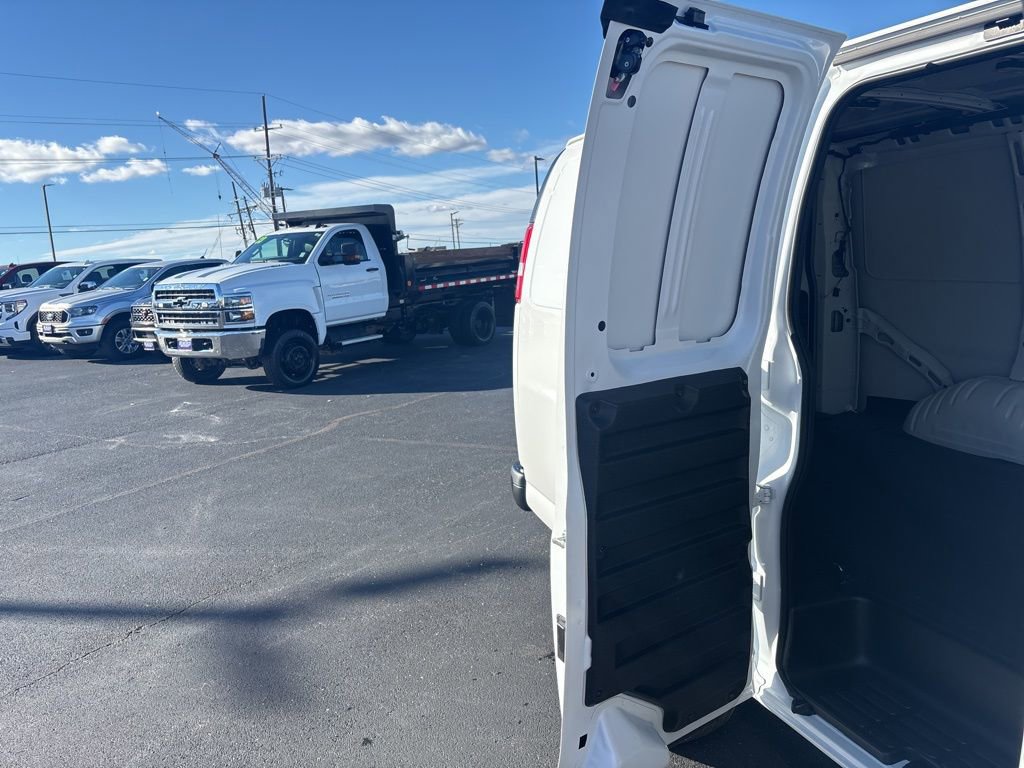 2025 Chevrolet Express Cargo Work Van - Photo 34