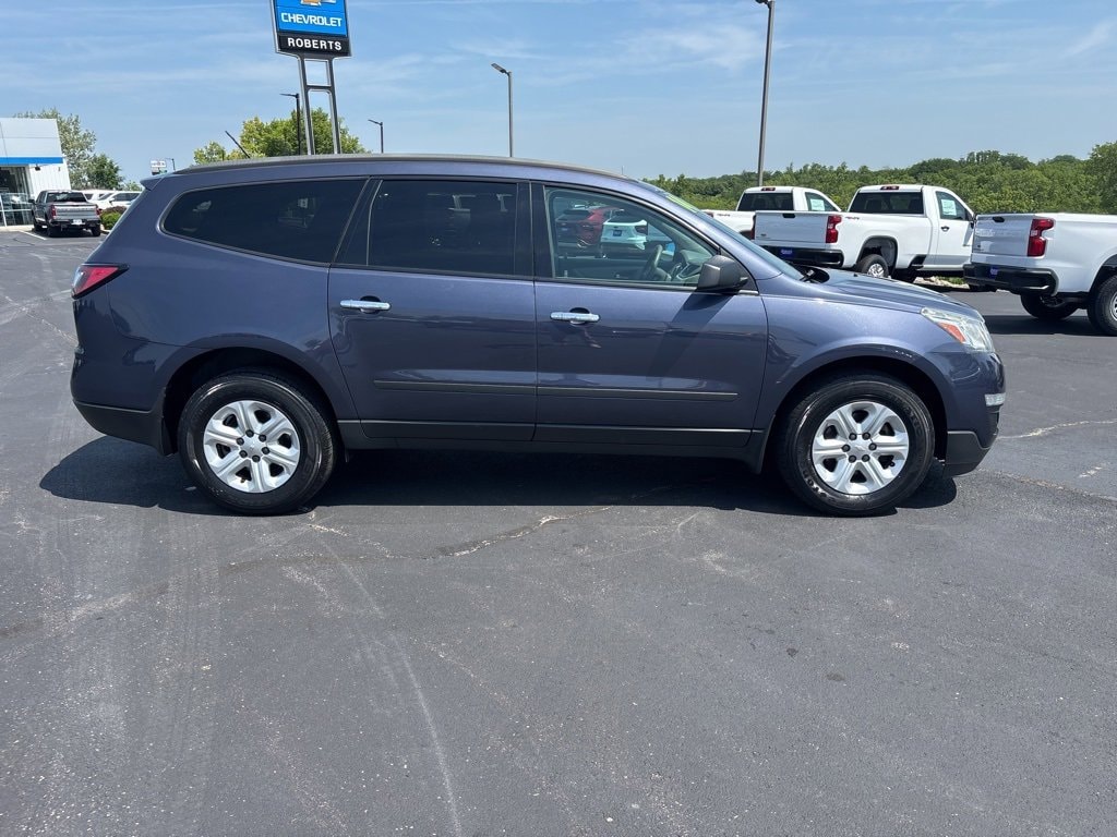 Used 2014 Chevrolet Traverse LS with VIN 1GNKVFKD8EJ136043 for sale in Kansas City