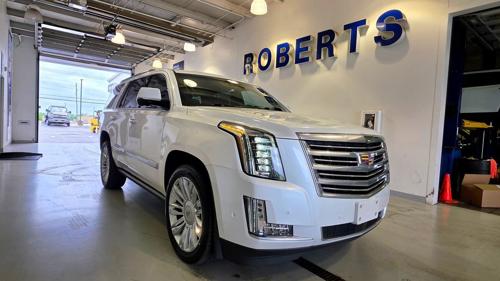 Used 2019 Cadillac Escalade Platinum with VIN 1GYS4DKJ1KR325937 for sale in Kansas City