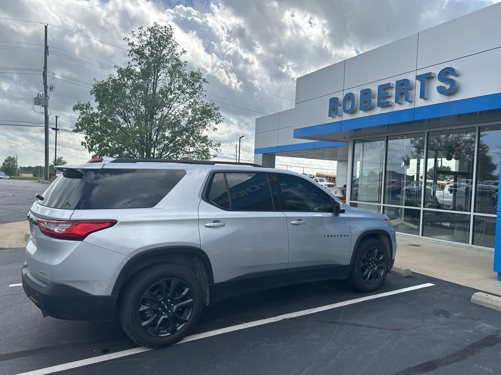 Used 2021 Chevrolet Traverse RS with VIN 1GNEVJKW6MJ225691 for sale in Kansas City