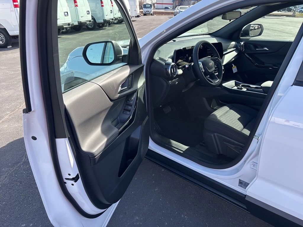 2026 Chevrolet Equinox LT - Photo 9
