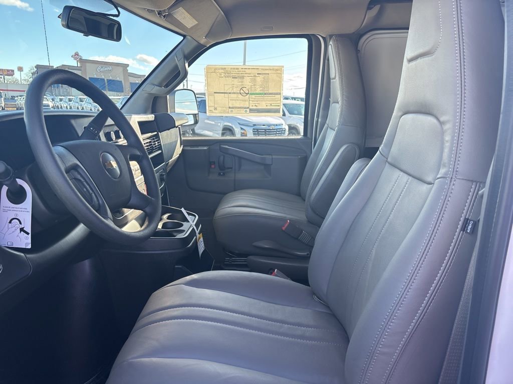 2025 Chevrolet Express Cargo Work Van - Photo 13