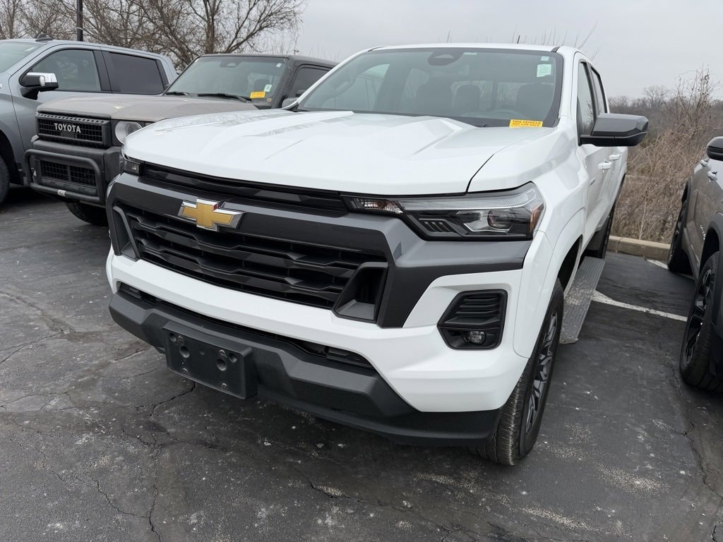 Used 2024 Chevrolet Colorado LT with VIN 1GCPTCEK7R1109564 for sale in Kansas City