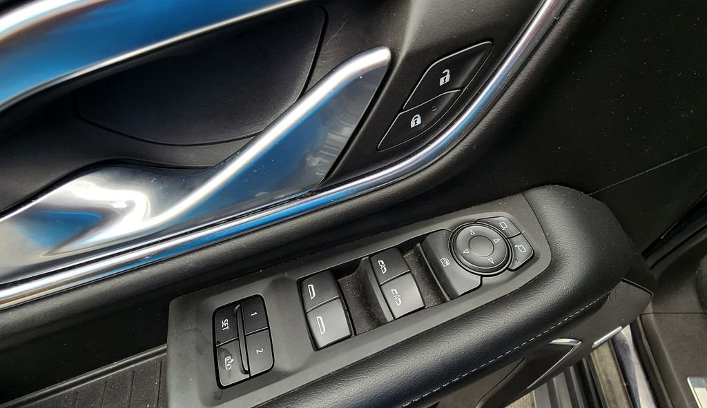 2022 Chevrolet Suburban LT - Photo 19