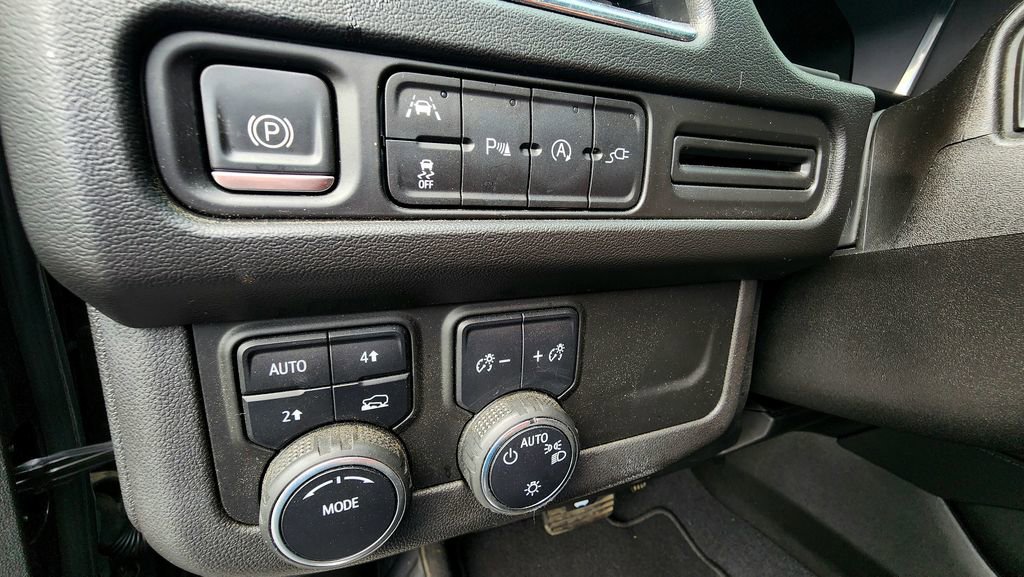 2022 Chevrolet Suburban LT - Photo 23