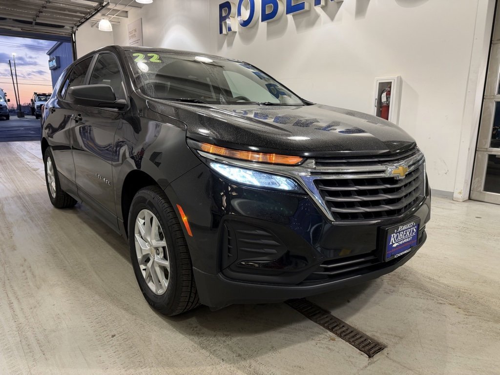 Used 2022 Chevrolet Equinox LS with VIN 2GNAX5EV6N6148046 for sale in Kansas City