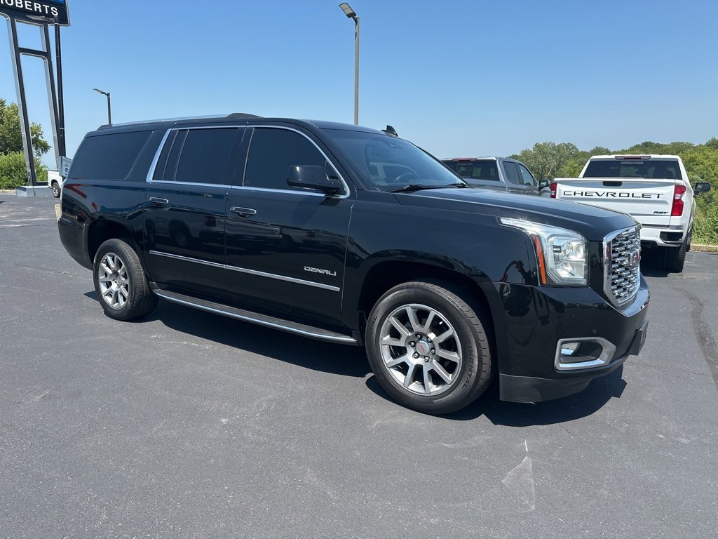 Used 2020 GMC Yukon XL Denali with VIN 1GKS2HKJ8LR197320 for sale in Kansas City