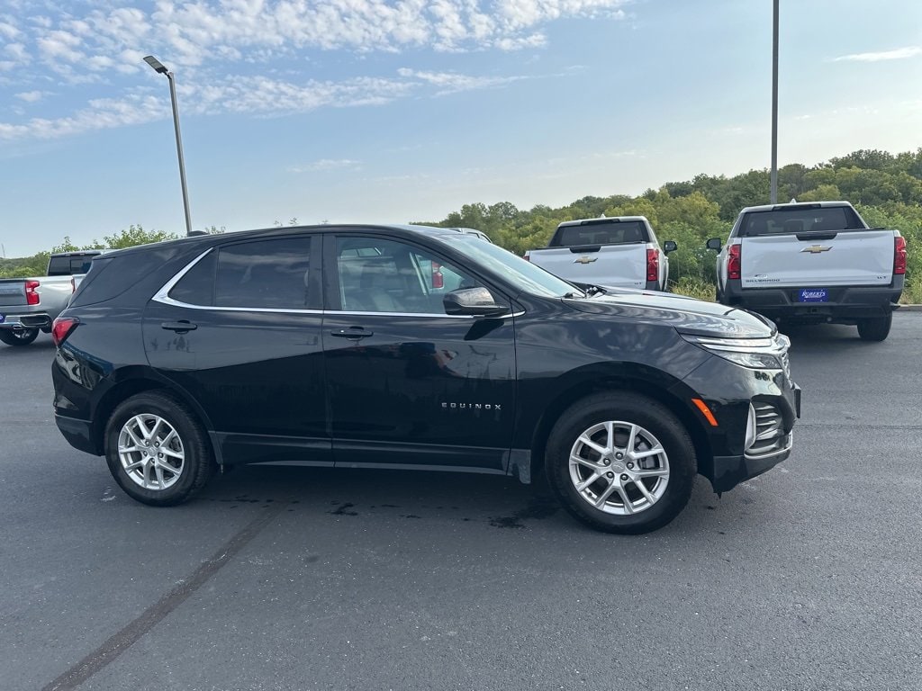 Used 2024 Chevrolet Equinox LT with VIN 3GNAXUEG7RL221566 for sale in Kansas City