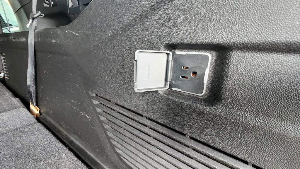 2022 Chevrolet Suburban LT - Photo 9