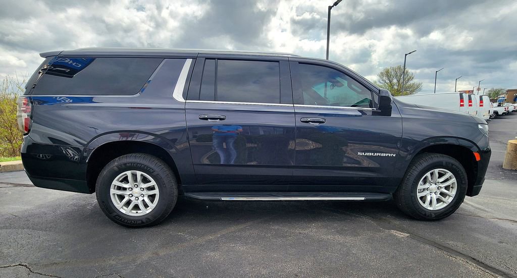 2022 Chevrolet Suburban LT - Photo 13