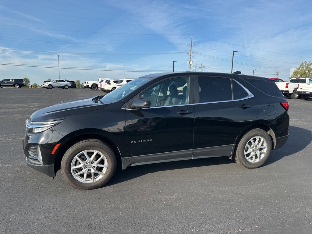 2024 Chevrolet Equinox LT photo 2