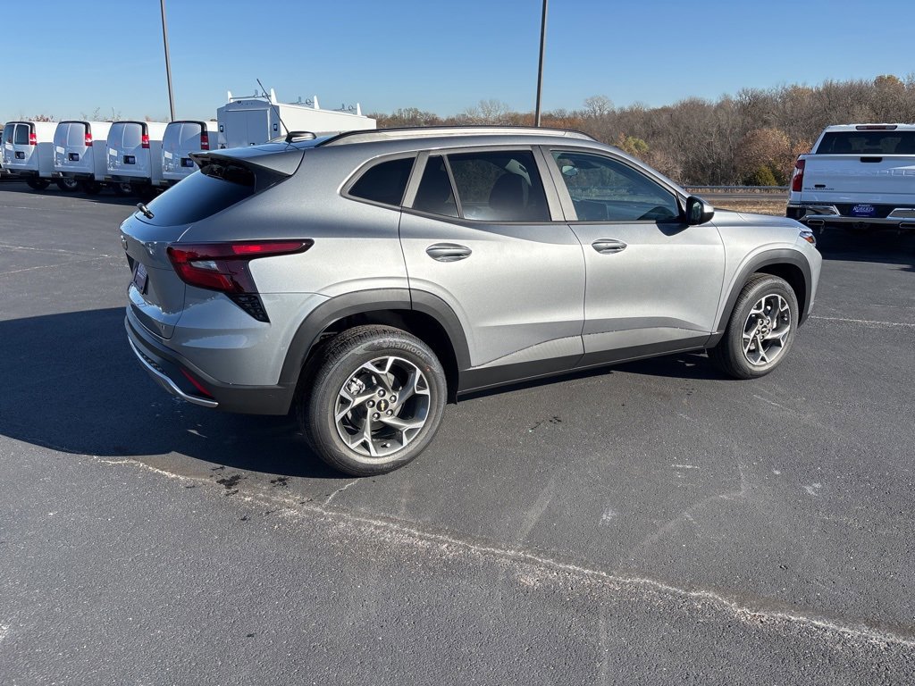 2026 Chevrolet Trax LT photo 3