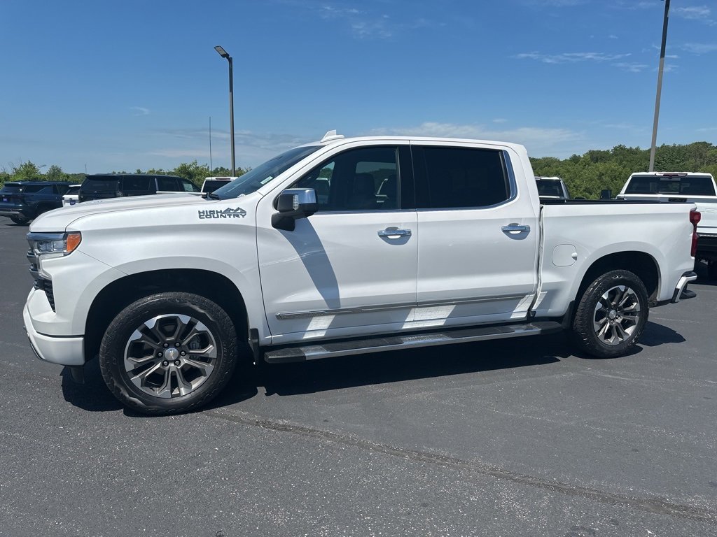 2023 Chevrolet Silverado 1500 High Country photo 3