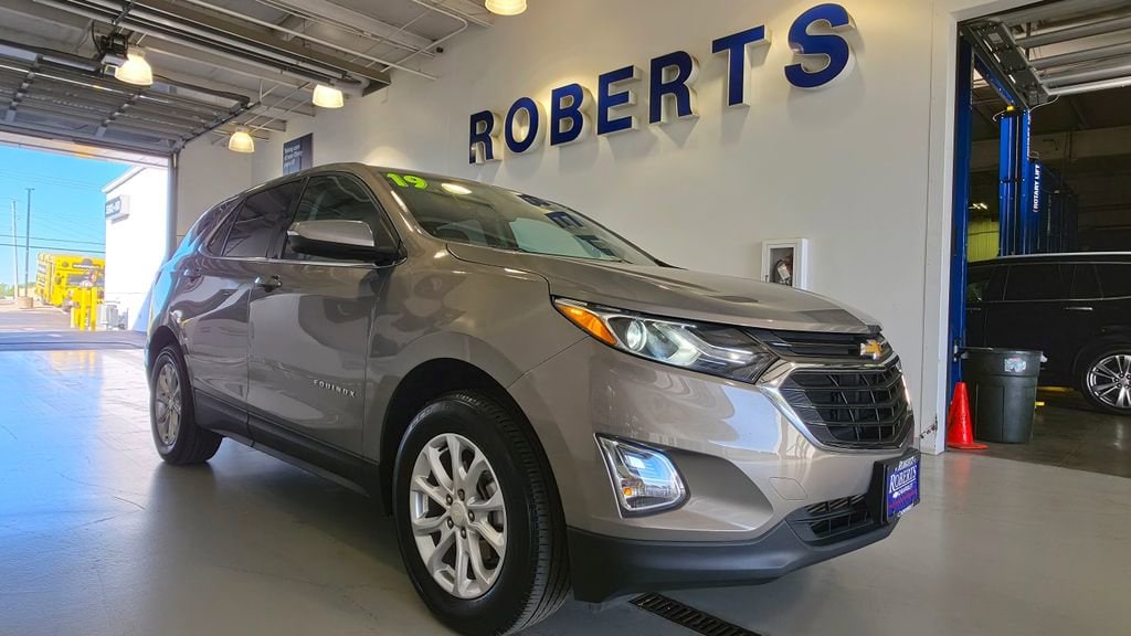 Used 2019 Chevrolet Equinox LT with VIN 3GNAXUEV6KS582541 for sale in Kansas City