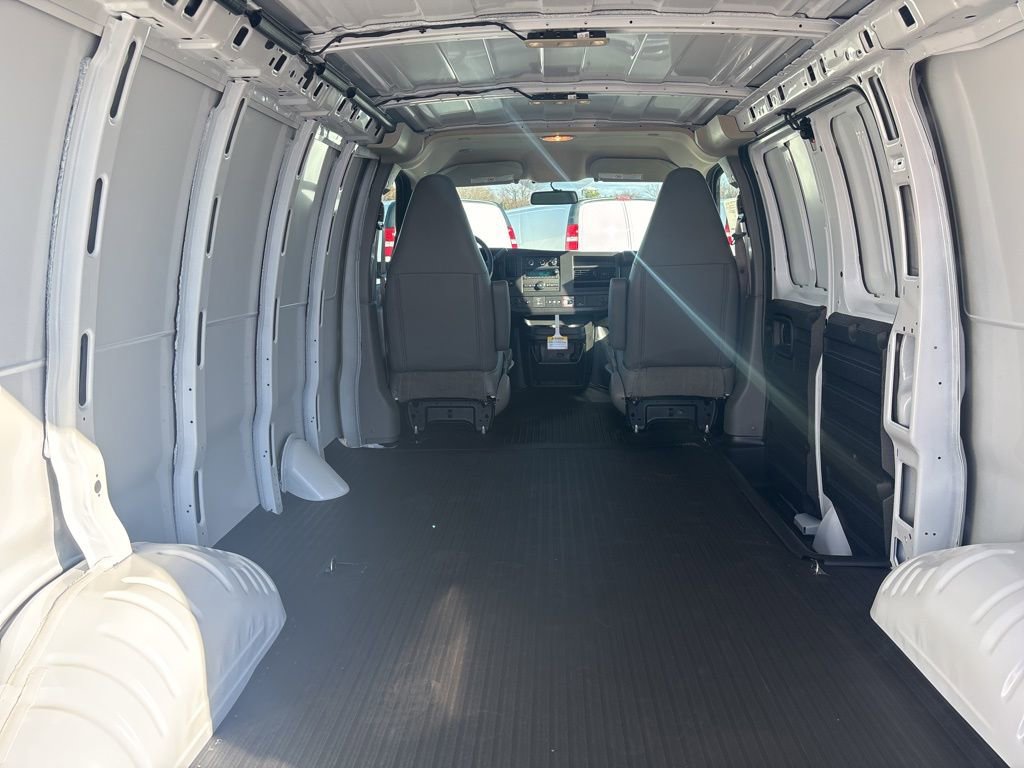 2025 Chevrolet Express Cargo Work Van - Photo 30