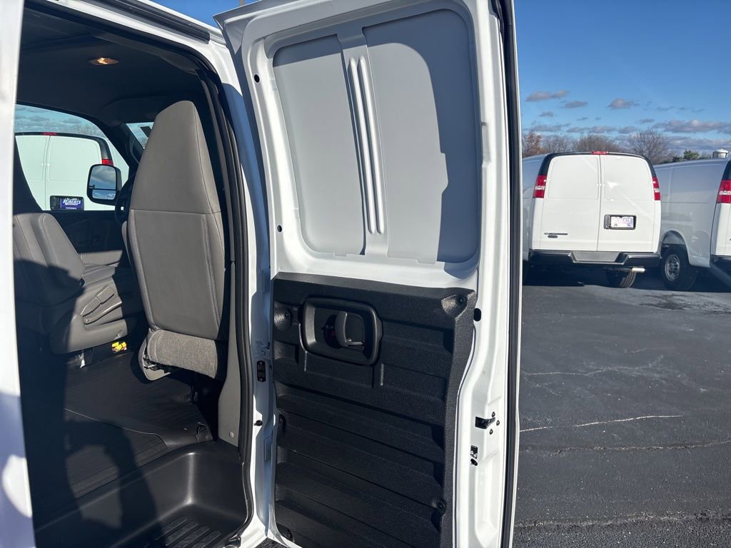 2025 Chevrolet Express Cargo Work Van - Photo 35