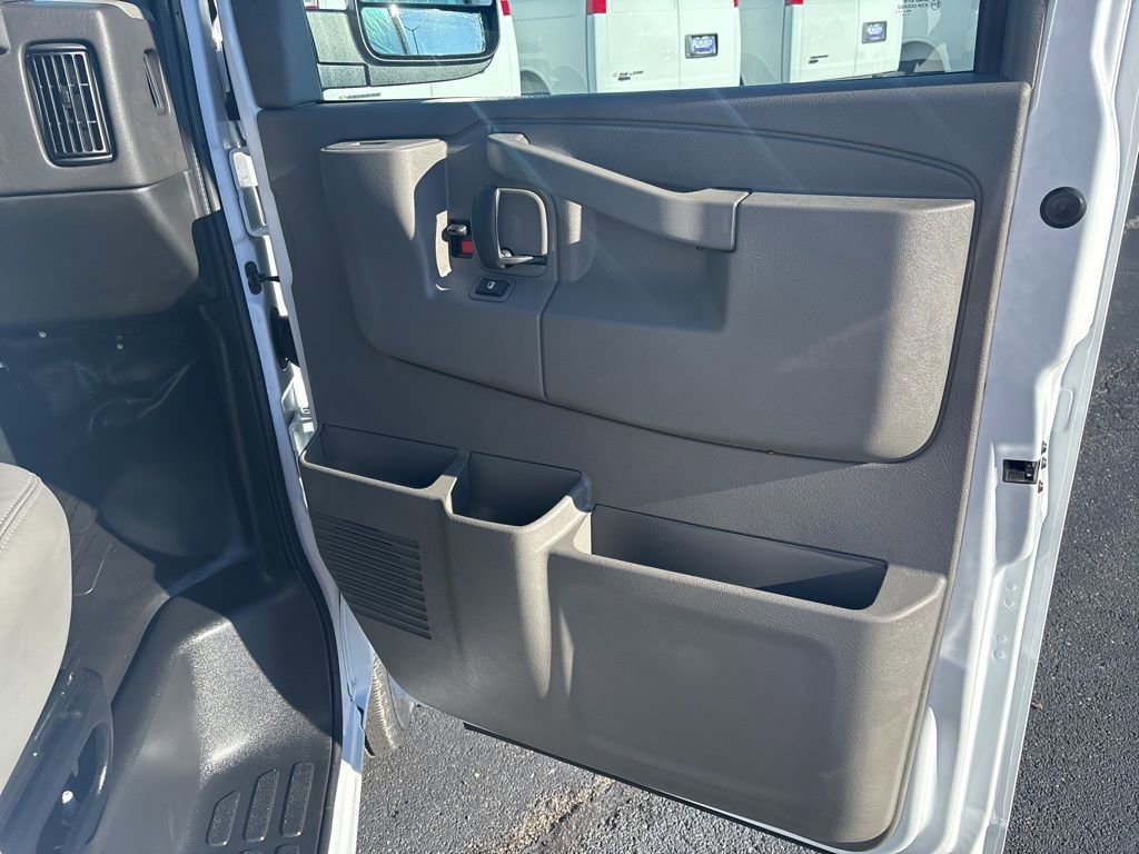 2025 Chevrolet Express Cargo Work Van - Photo 41