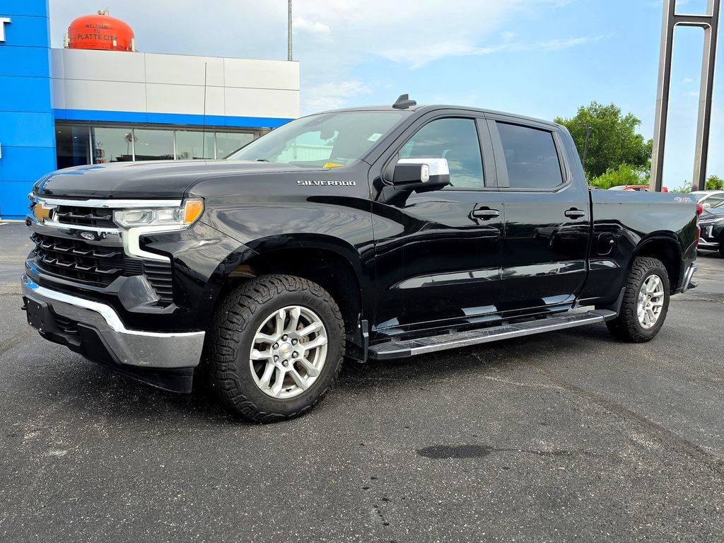 Used 2022 Chevrolet Silverado 1500 LT with VIN 1GCUDDED6NZ583590 for sale in Kansas City