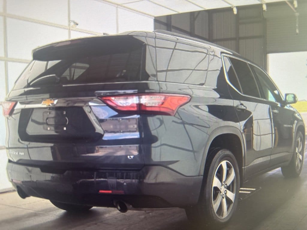 Used 2020 Chevrolet Traverse 3LT with VIN 1GNEVHKW7LJ149390 for sale in Kansas City