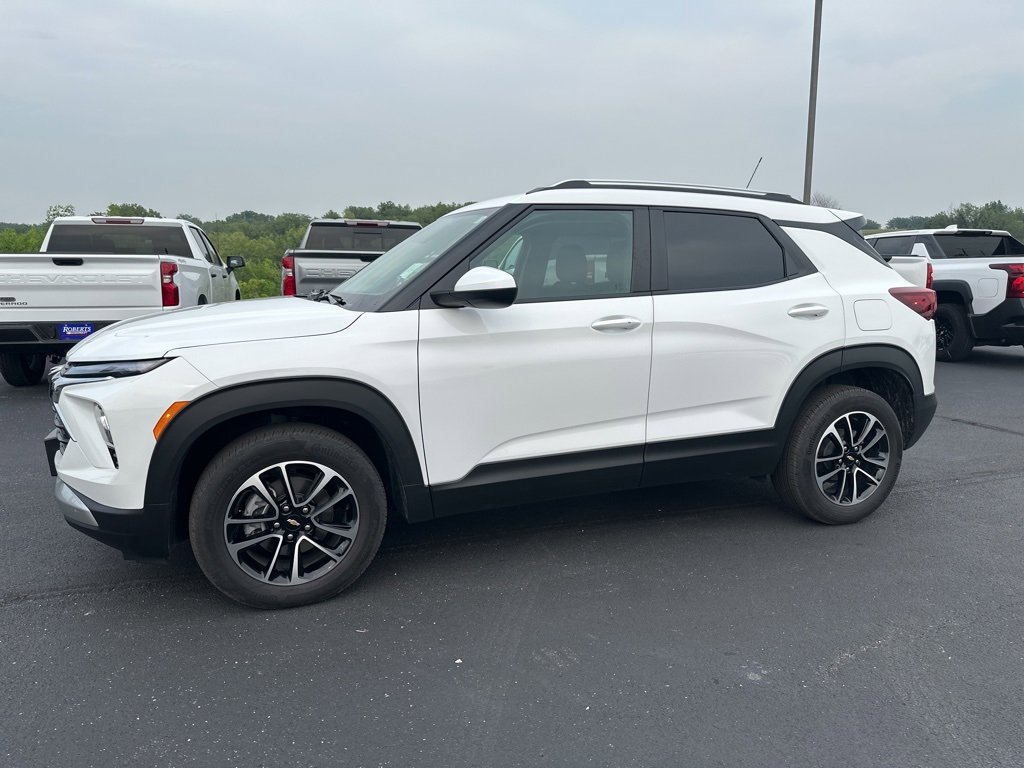 2024 Chevrolet Trailblazer LT photo 3