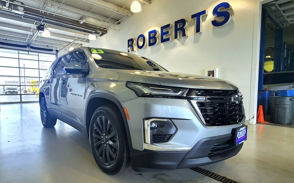 Used 2023 Chevrolet Traverse RS with VIN 1GNEVJKW5PJ291797 for sale in Kansas City