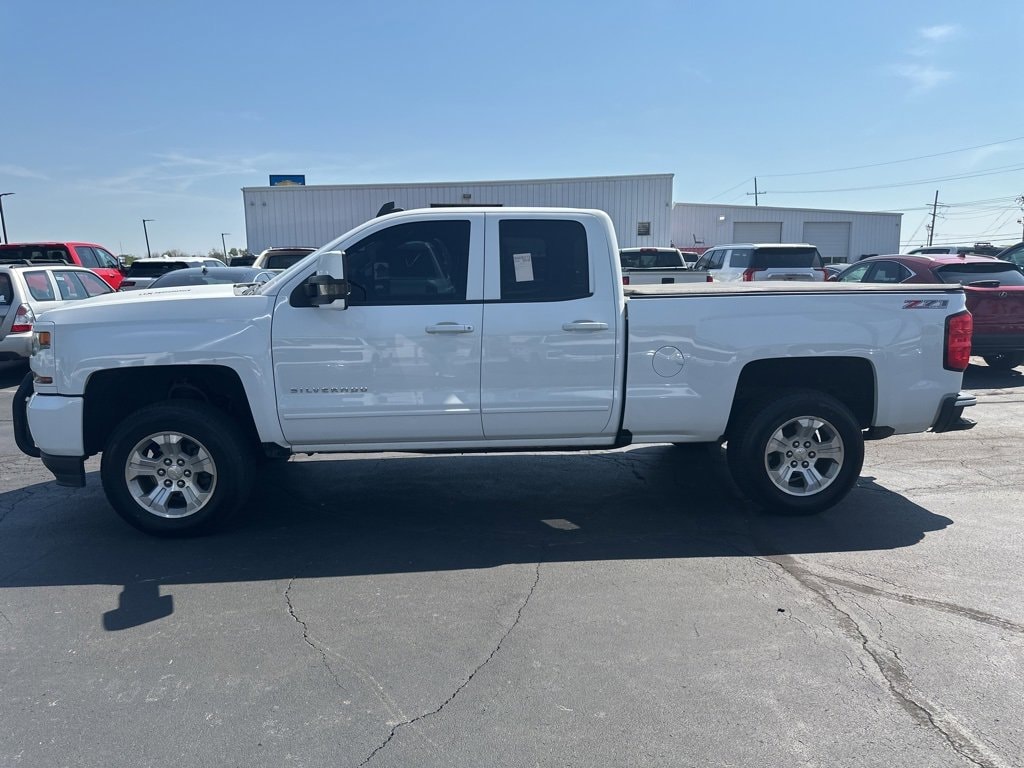 Used 2017 Chevrolet Silverado 1500 LT with VIN 1GCVKREC9HZ392457 for sale in Kansas City