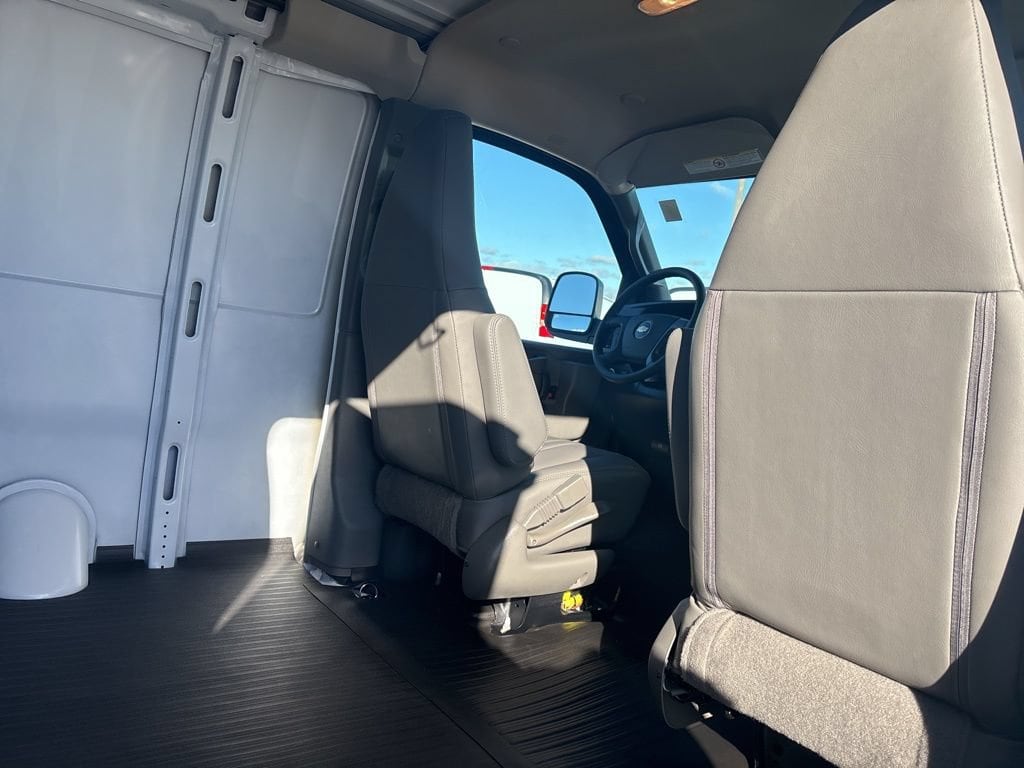 2025 Chevrolet Express Cargo Work Van - Photo 37
