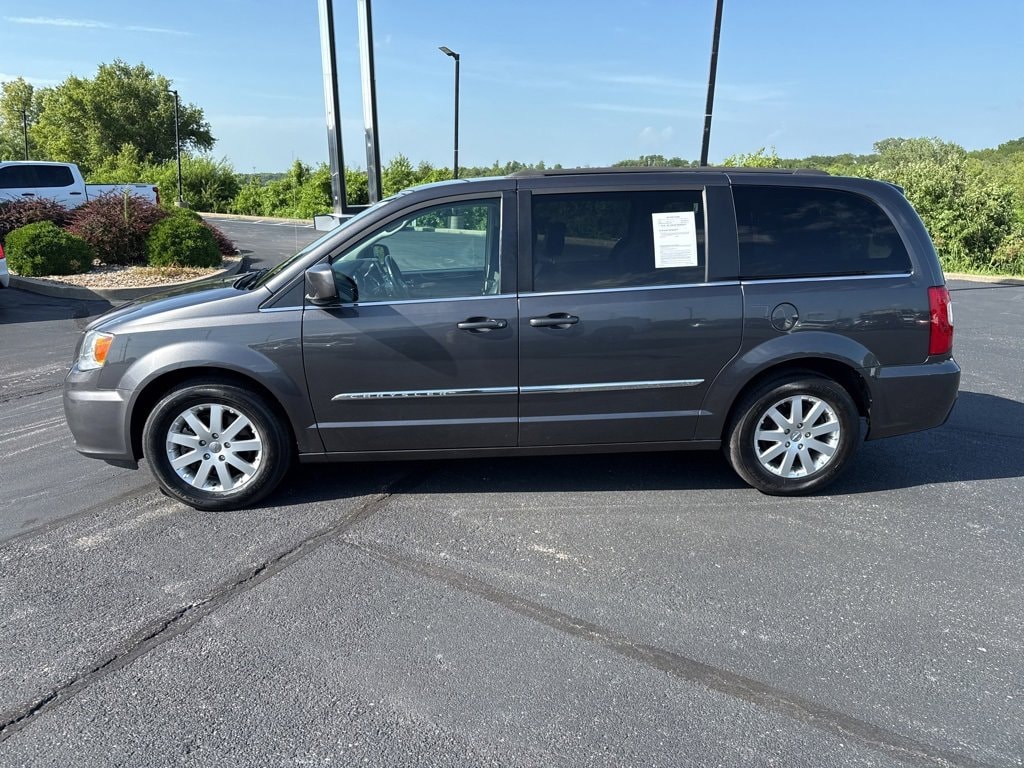 Used 2016 Chrysler Town & Country Touring with VIN 2C4RC1BG3GR291057 for sale in Kansas City