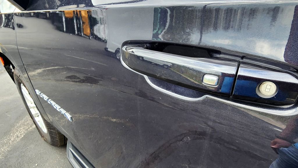 2022 Chevrolet Suburban LT - Photo 16