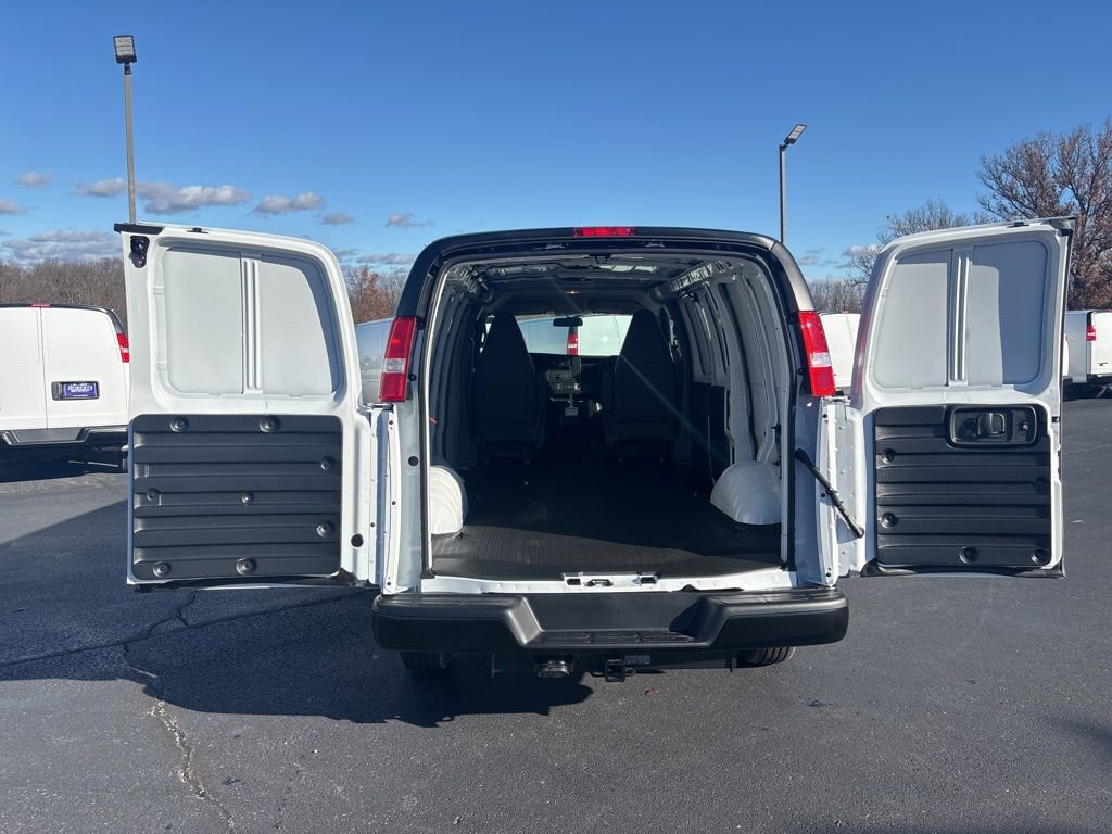 2025 Chevrolet Express Cargo Work Van - Photo 27
