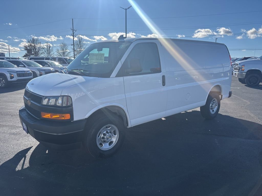 2025 Chevrolet Express Cargo Work Van - Photo 7