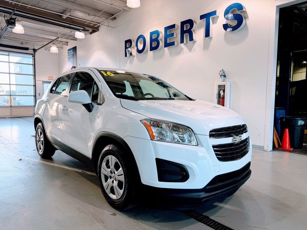Used 2016 Chevrolet Trax LS with VIN 3GNCJKSBXGL264660 for sale in Platte City, MO