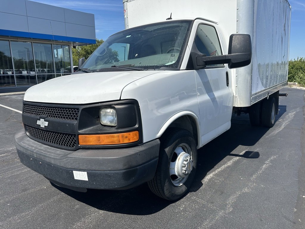 2014 Chevrolet Express Cutaway 3500 photo 3