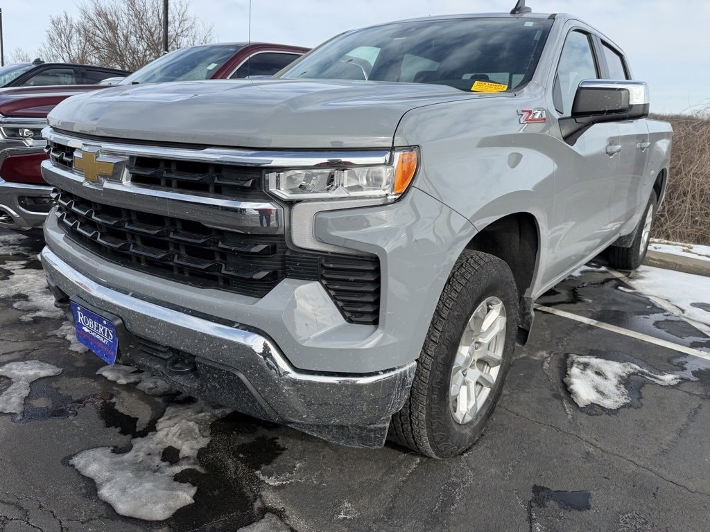 Used 2024 Chevrolet Silverado 1500 LT with VIN 2GCUDDED2R1248647 for sale in Kansas City