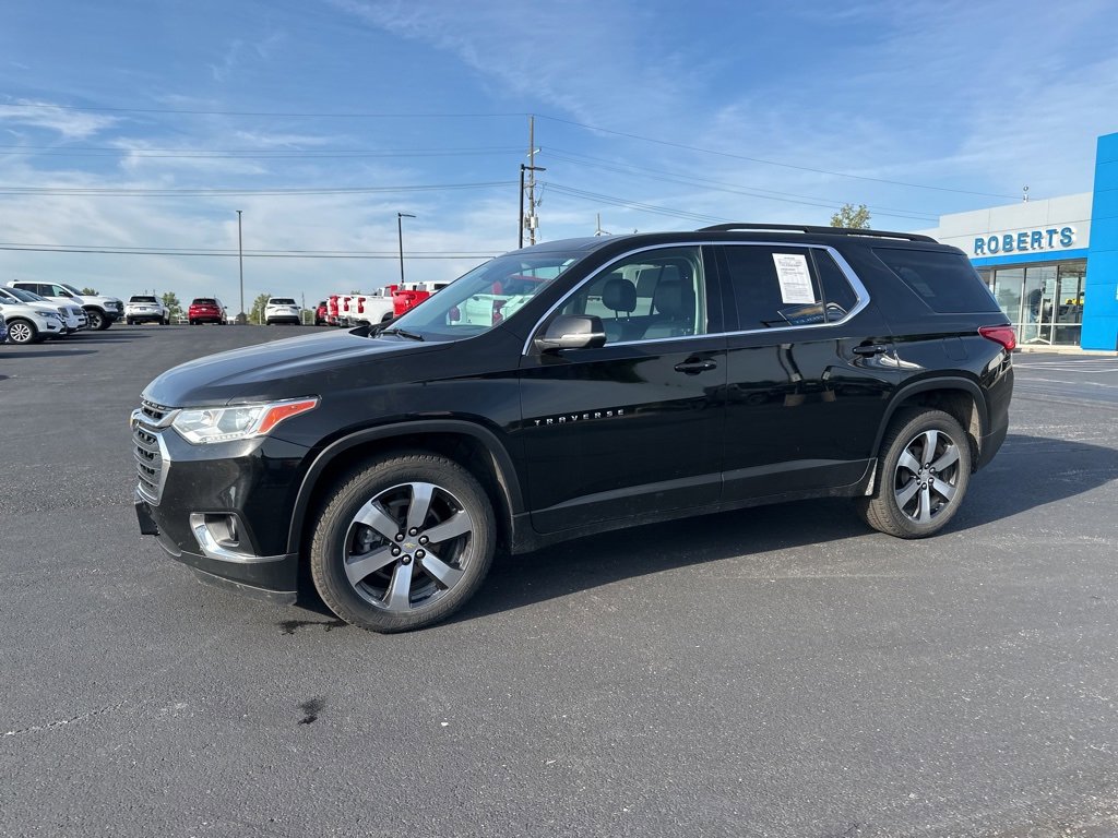 Used 2021 Chevrolet Traverse 3LT with VIN 1GNEVHKW1MJ268067 for sale in Kansas City