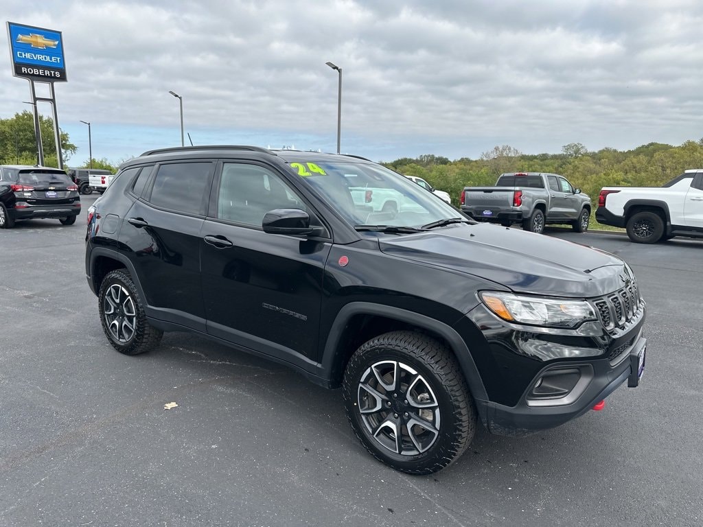 2024 Jeep Compass Trailhawk photo 3