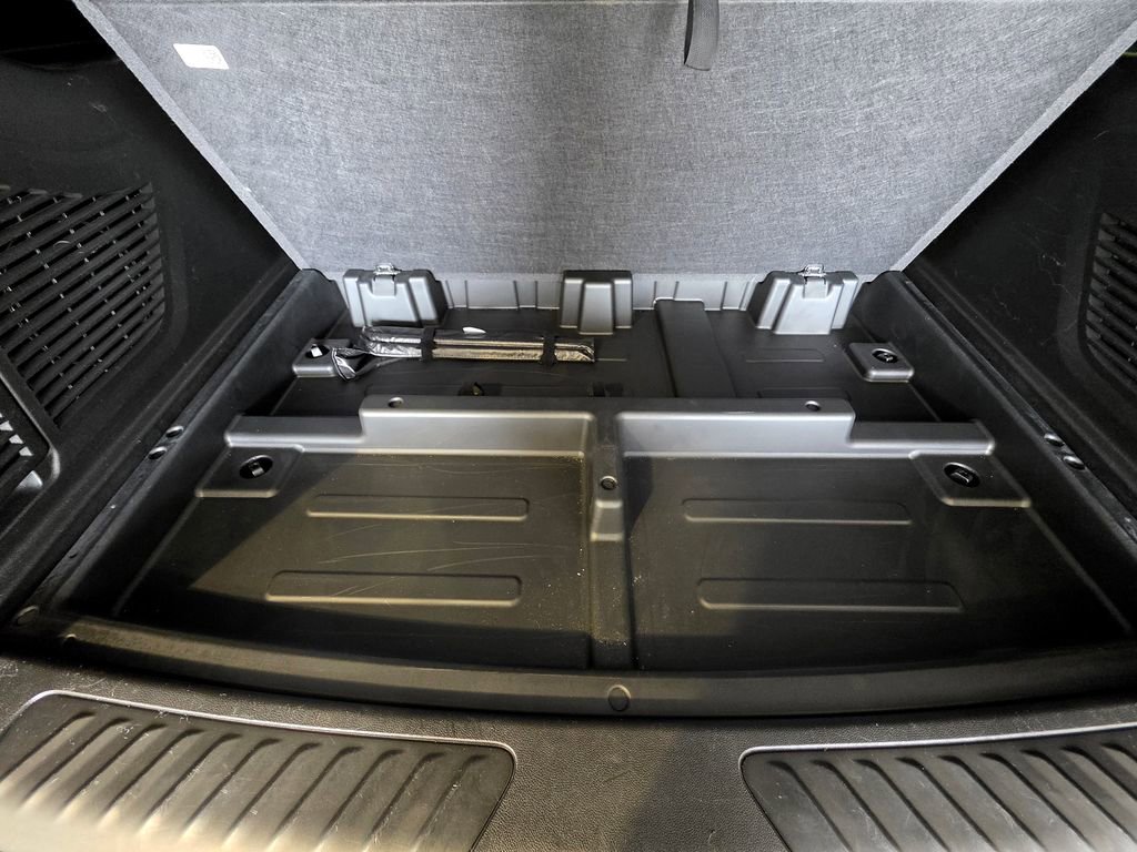 2022 Chevrolet Suburban LT - Photo 8