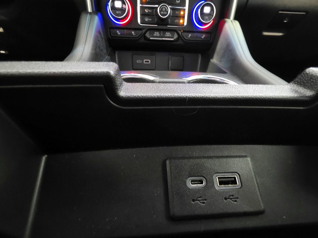 2022 Chevrolet Suburban LT - Photo 40