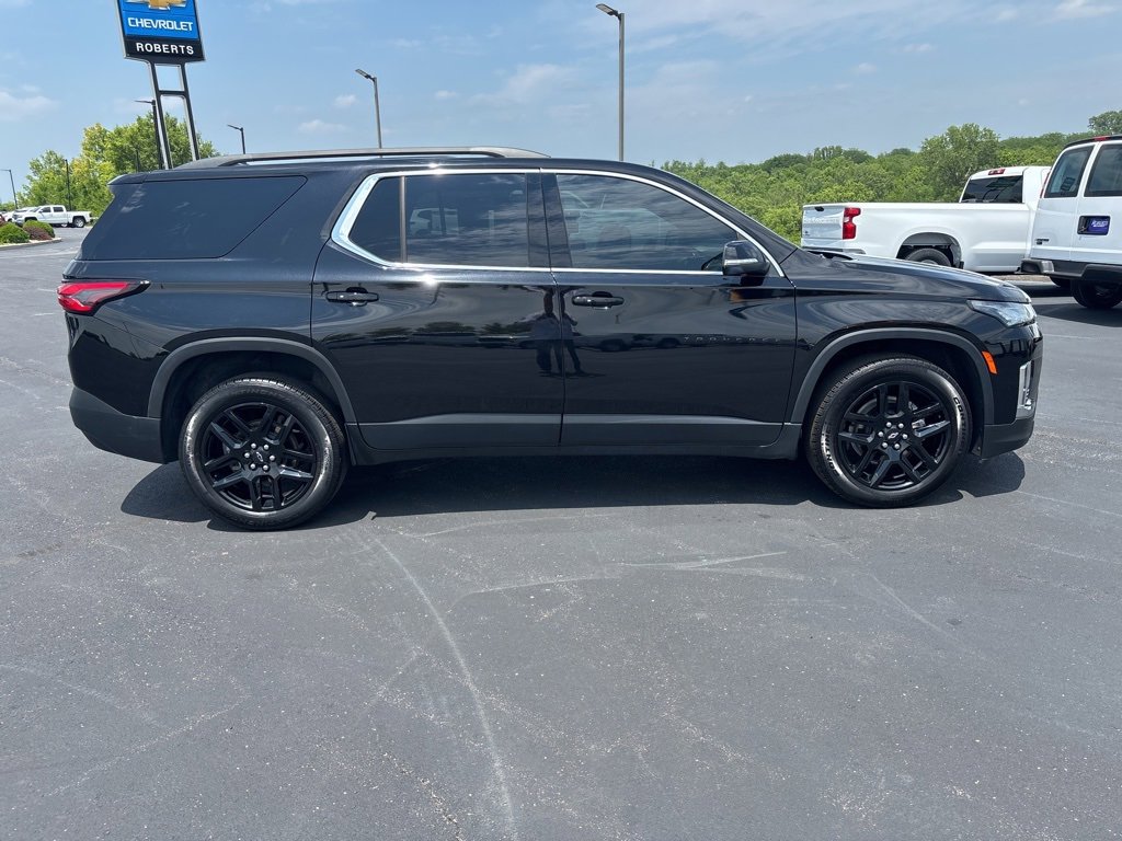 Used 2022 Chevrolet Traverse 1LT with VIN 1GNERGKW7NJ158589 for sale in Platte City, MO