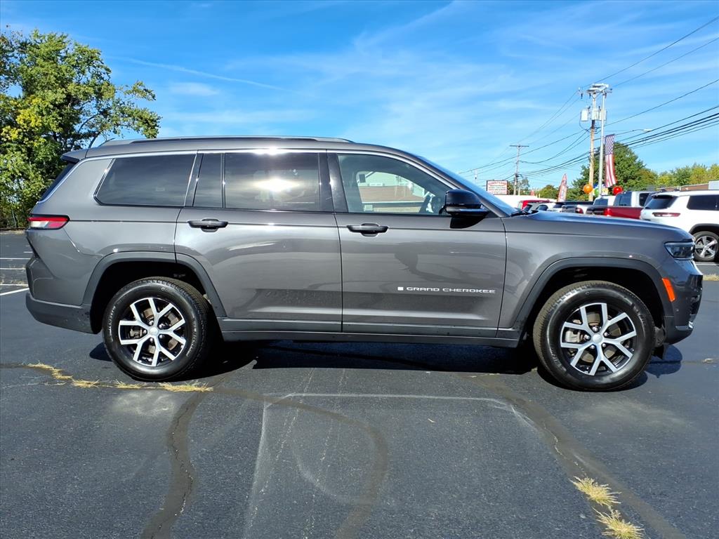 2024 Jeep Grand Cherokee Limited photo 2