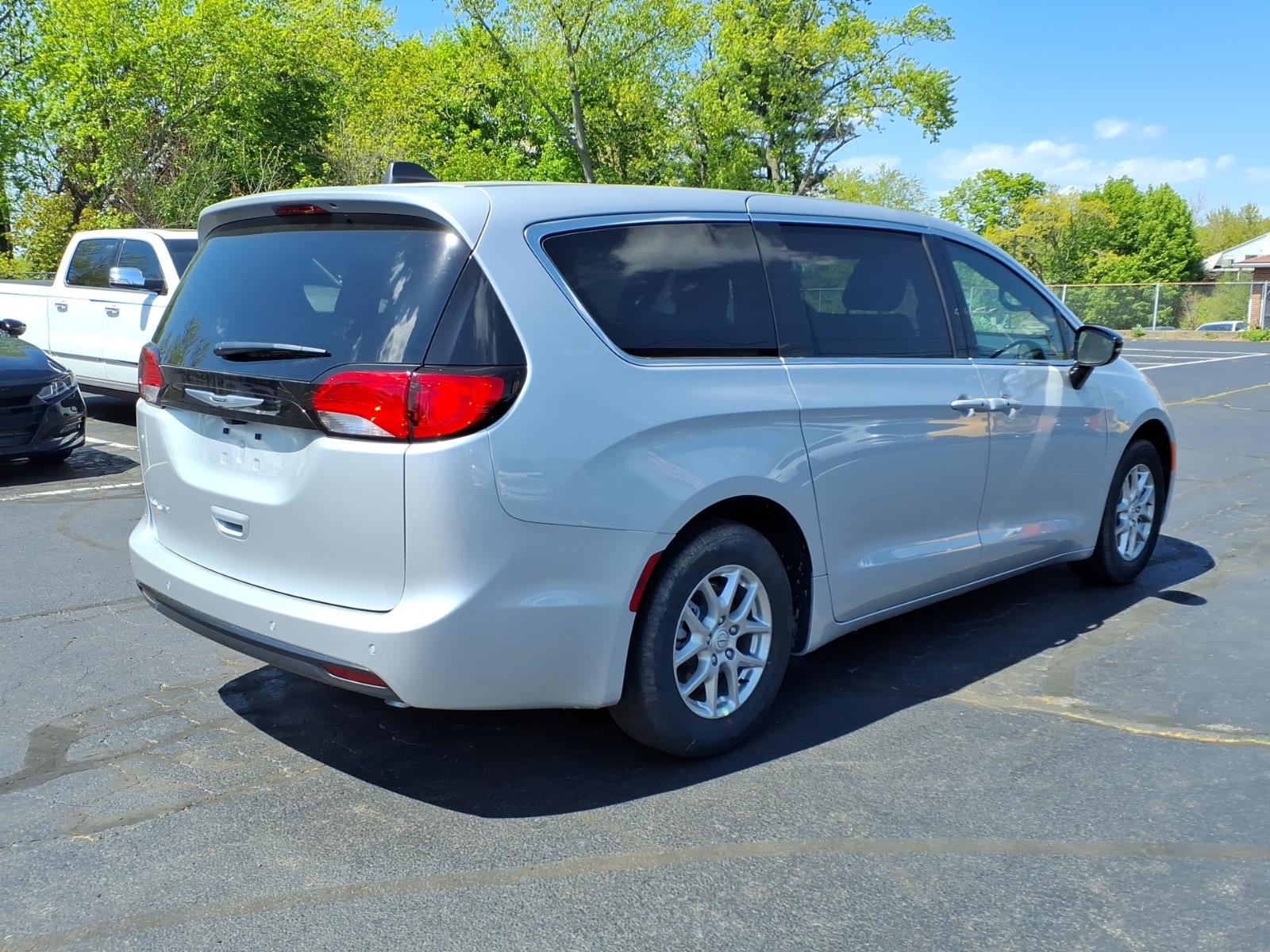 2026 Chrysler Voyager LX - Photo 7