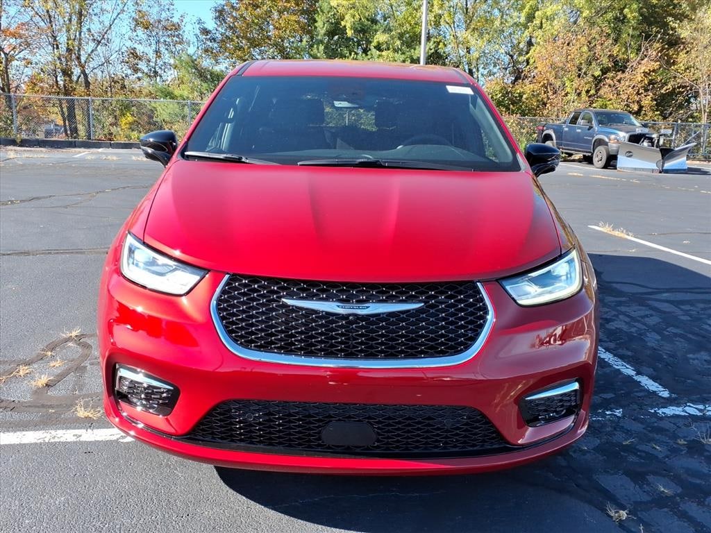 New 2026 Chrysler Pacifica SELECT AWD Passenger Van
