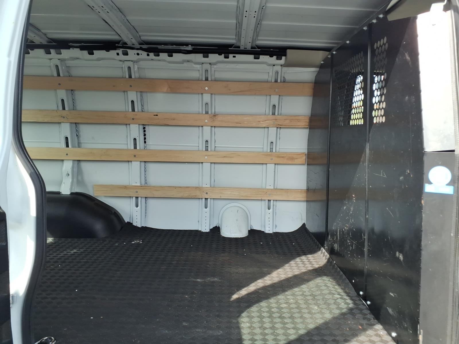 2023 GMC Savana Cargo Work Van - Photo 21