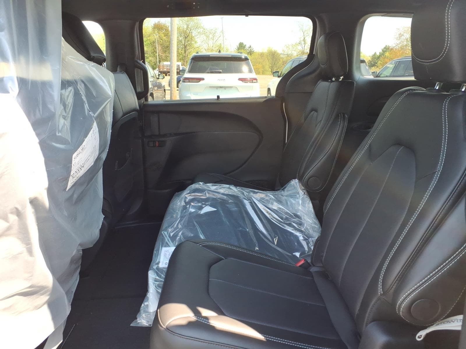 2026 Chrysler Voyager LX - Photo 9