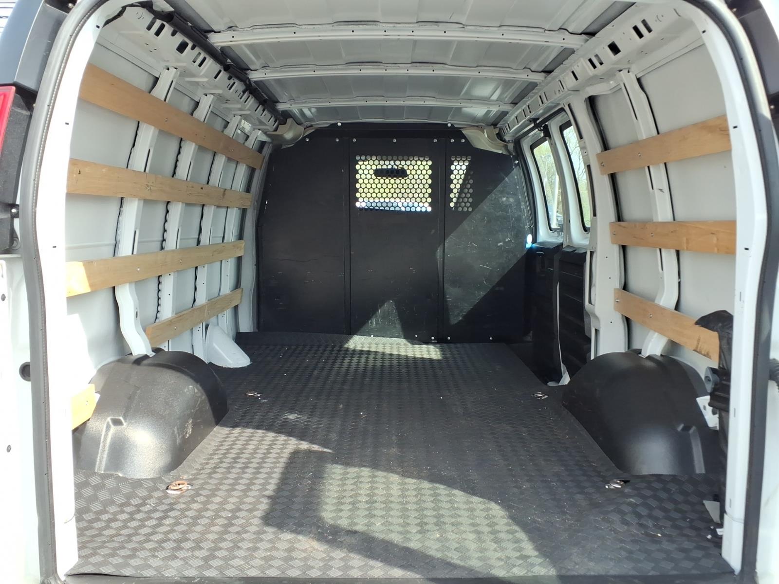 2023 GMC Savana Cargo Work Van - Photo 18